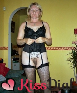 Une femme de 43 ans cherche un jeune homme dominateur